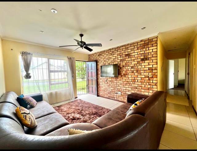 3 BEDROOM TOWNHOUSE FOR SALE IN CLELAND